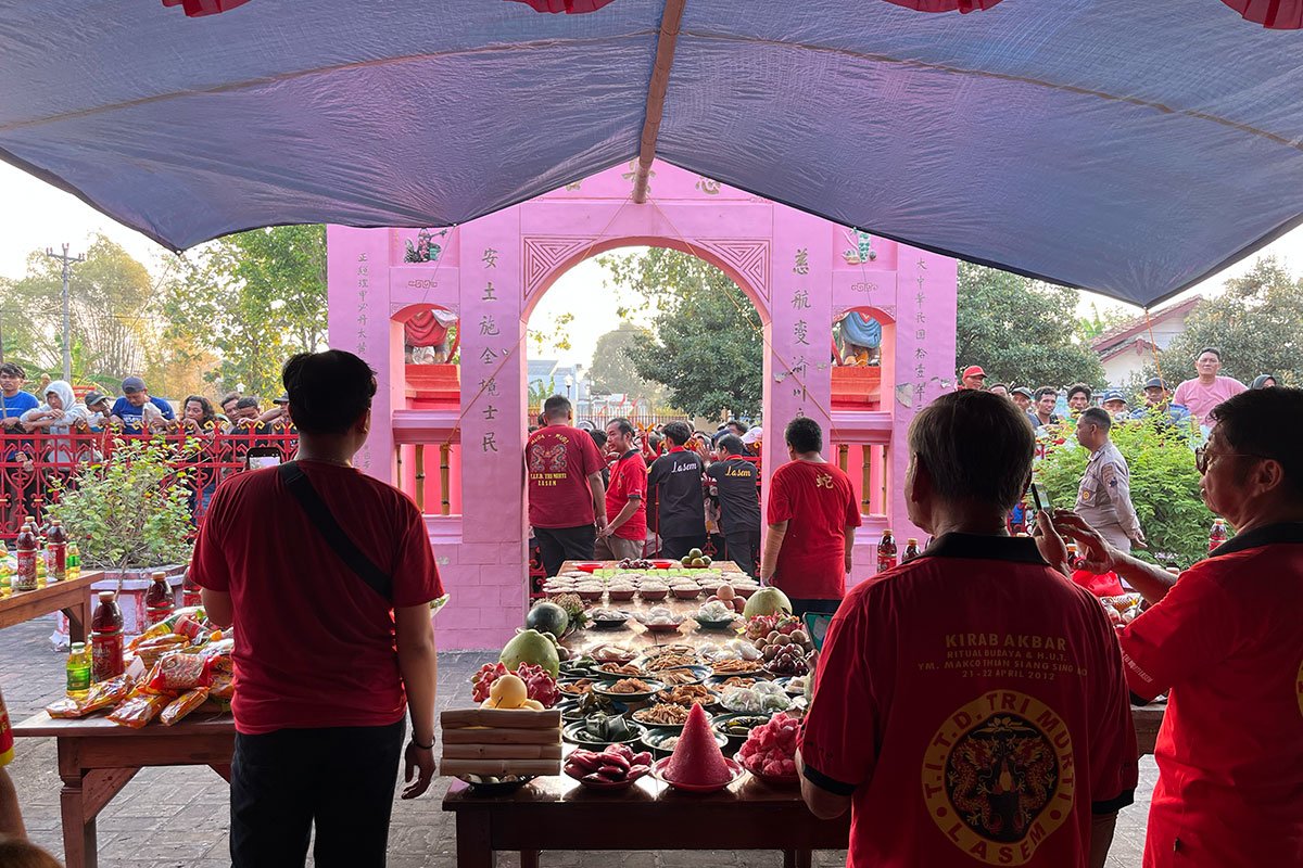 Tradisi Cio Ko “Sembahyang Rebutan” di Lasem: Warisan Budaya dan Nilai Kebersamaan