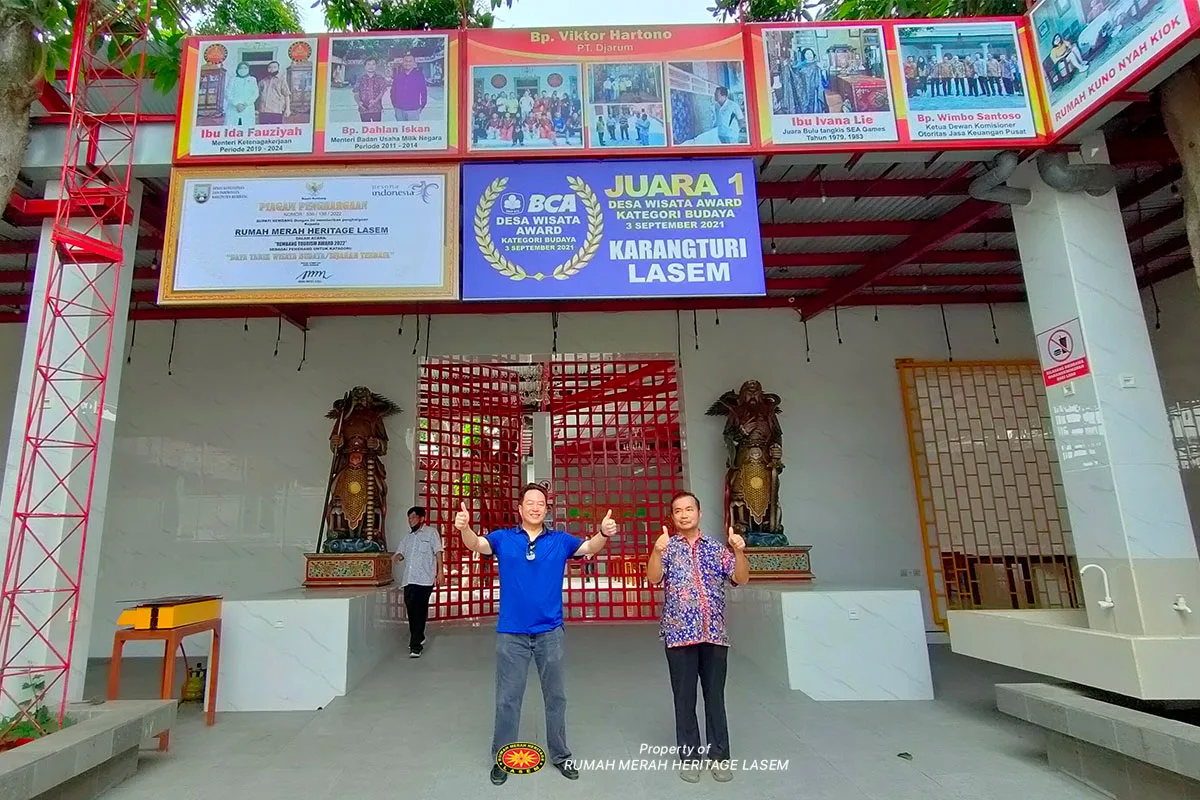 Victor Rachmat Hartono (lahir 11 Februari 1972) adalah Direktur Utama PT Djarum, sebuah perusahaan rokok besar di Indonesia yang juga memiliki diversifikasi bisnis ke berbagai sektor lainnya, termasuk perbankan dan teknologi.