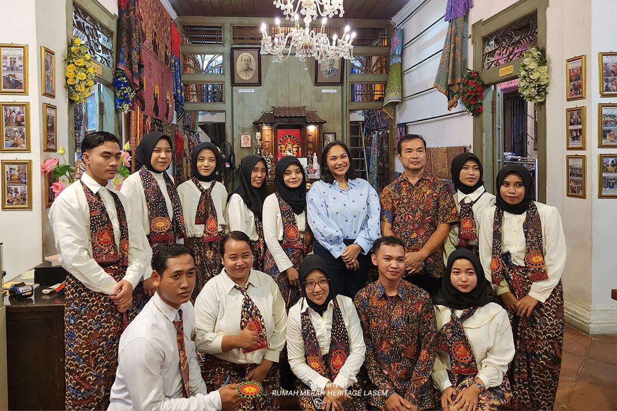 Paulina Pandjaitan adalah putri sulung Luhut Binsar Pandjaitan dan Devi Simatupang serta istri dari Maruli Simanjuntak.