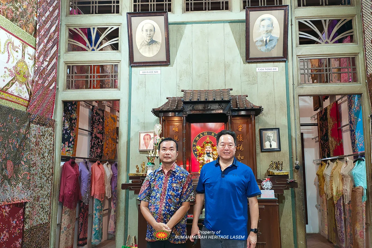 Victor Rachmat Hartono (lahir 11 Februari 1972) adalah Direktur Utama PT Djarum, sebuah perusahaan rokok besar di Indonesia yang juga memiliki diversifikasi bisnis ke berbagai sektor lainnya, termasuk perbankan dan teknologi.
