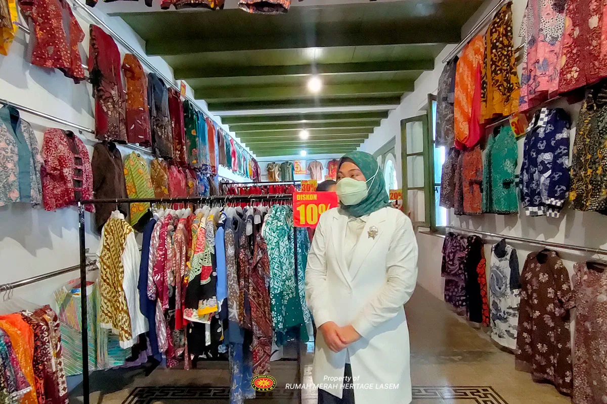 Ida Fauziyah (lahir 17 Juli 1969) adalah seorang politikus, guru dan aktivis perempuan Indonesia yang menjabat Menteri Ketenagakerjaan pada Kabinet Indonesia Maju periode 2019-2024.